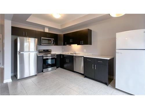 9 Bur Oak Drive, Thorold, ON - Indoor Photo Showing Kitchen