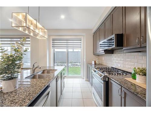 20 Callahan Court, Brampton, ON - Indoor Photo Showing Kitchen With Double Sink With Upgraded Kitchen