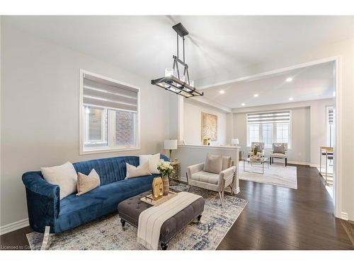 20 Callahan Court, Brampton, ON - Indoor Photo Showing Living Room