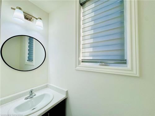 37 Delena Avenue S, Hamilton, ON - Indoor Photo Showing Bathroom