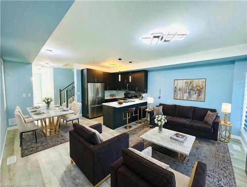 37 Delena Avenue S, Hamilton, ON - Indoor Photo Showing Living Room