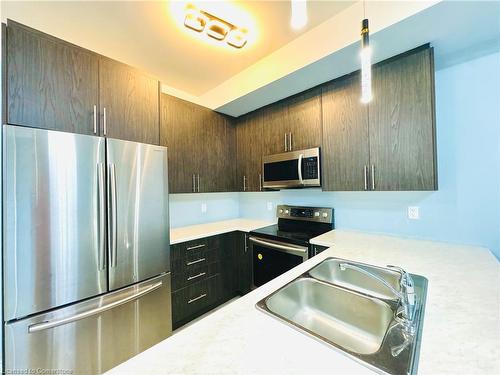 37 Delena Avenue S, Hamilton, ON - Indoor Photo Showing Kitchen With Double Sink