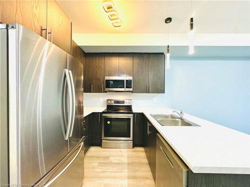 37 Delena Avenue S, Hamilton, ON - Indoor Photo Showing Kitchen With Double Sink With Upgraded Kitchen