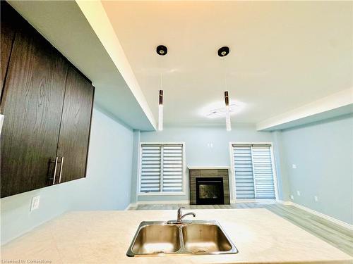 37 Delena Avenue S, Hamilton, ON - Indoor Photo Showing Living Room