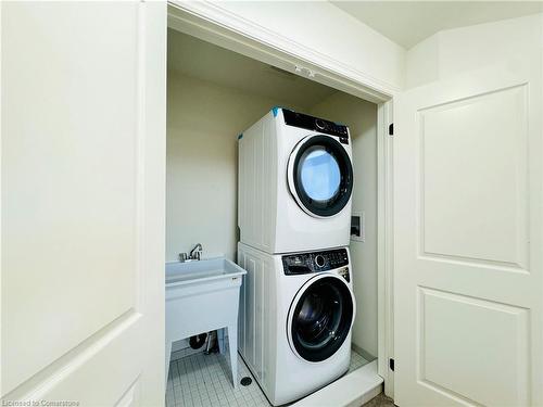 37 Delena Avenue S, Hamilton, ON - Indoor Photo Showing Laundry Room