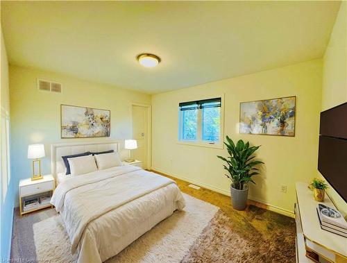 37 Delena Avenue S, Hamilton, ON - Indoor Photo Showing Bedroom