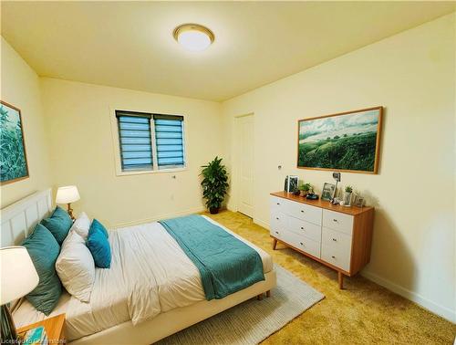 37 Delena Avenue S, Hamilton, ON - Indoor Photo Showing Bedroom