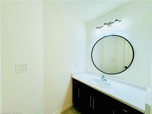 37 Delena Avenue S, Hamilton, ON - Indoor Photo Showing Bathroom