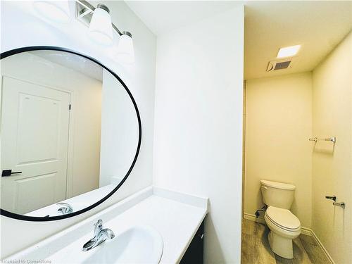 37 Delena Avenue S, Hamilton, ON - Indoor Photo Showing Bathroom