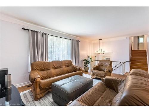 3 Colonial Court, St. Catharines, ON - Indoor Photo Showing Living Room