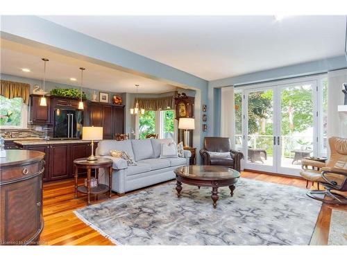 14 Holyrood Avenue, Oakville, ON - Indoor Photo Showing Living Room