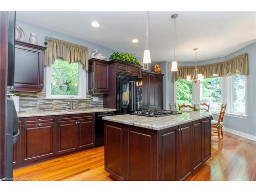 14 Holyrood Avenue, Oakville, ON - Indoor Photo Showing Kitchen With Upgraded Kitchen