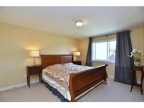 310 Brigadoon Drive, Hamilton, ON - Indoor Photo Showing Bedroom