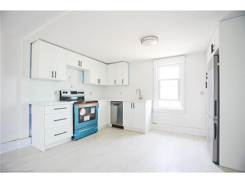 367 Hellems Avenue, Welland, ON - Indoor Photo Showing Kitchen