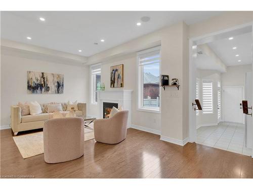 3079 Neyagawa Boulevard, Oakville, ON - Indoor Photo Showing Living Room With Fireplace