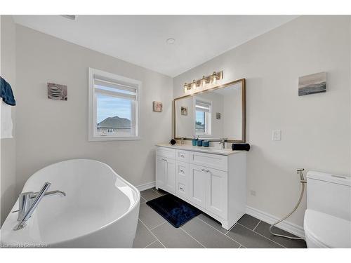 3079 Neyagawa Boulevard, Oakville, ON - Indoor Photo Showing Bathroom