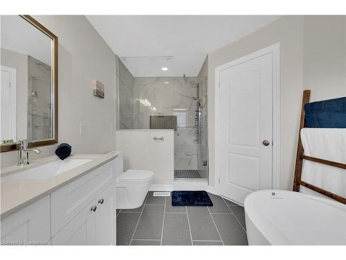 3079 Neyagawa Boulevard, Oakville, ON - Indoor Photo Showing Bathroom