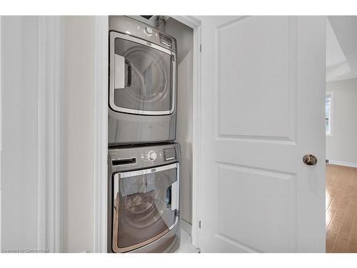 3079 Neyagawa Boulevard, Oakville, ON - Indoor Photo Showing Laundry Room