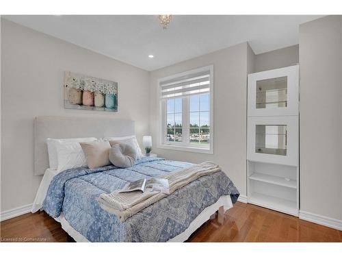 3079 Neyagawa Boulevard, Oakville, ON - Indoor Photo Showing Bedroom