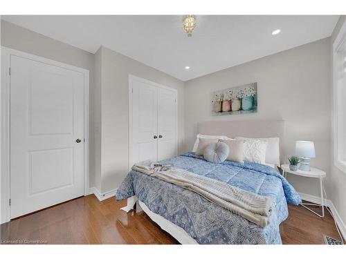 3079 Neyagawa Boulevard, Oakville, ON - Indoor Photo Showing Bedroom