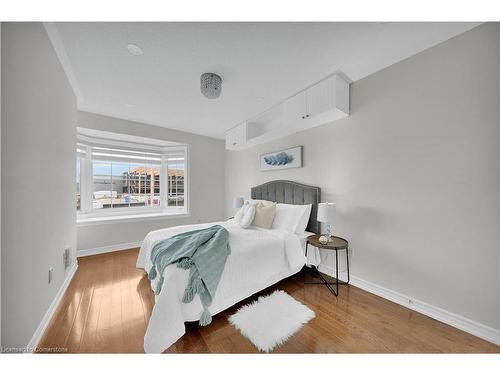 3079 Neyagawa Boulevard, Oakville, ON - Indoor Photo Showing Bedroom