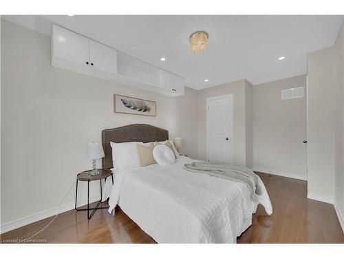 3079 Neyagawa Boulevard, Oakville, ON - Indoor Photo Showing Bedroom