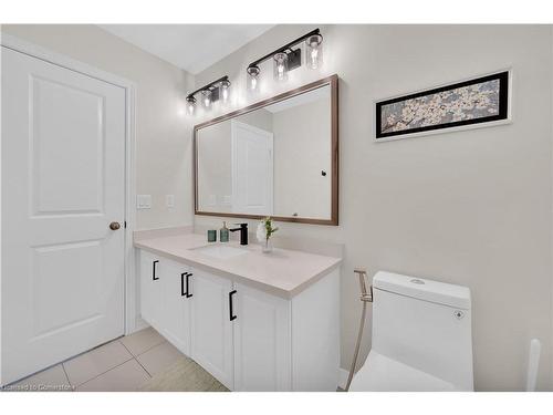 3079 Neyagawa Boulevard, Oakville, ON - Indoor Photo Showing Bathroom