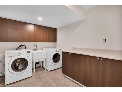 3079 Neyagawa Boulevard, Oakville, ON - Indoor Photo Showing Laundry Room