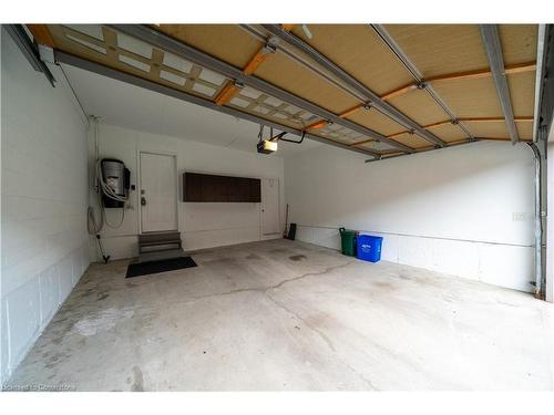 3079 Neyagawa Boulevard, Oakville, ON - Indoor Photo Showing Garage