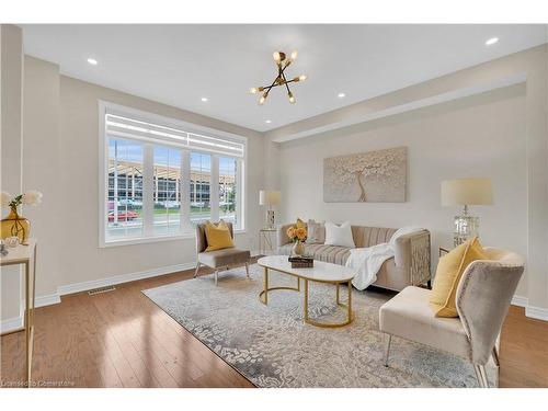 3079 Neyagawa Boulevard, Oakville, ON - Indoor Photo Showing Living Room