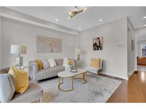 3079 Neyagawa Boulevard, Oakville, ON - Indoor Photo Showing Living Room