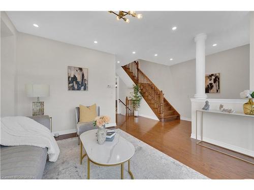 3079 Neyagawa Boulevard, Oakville, ON - Indoor Photo Showing Living Room