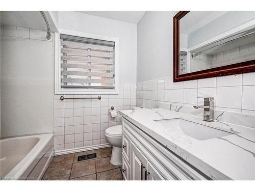 234 Erb Street E, Waterloo, ON - Indoor Photo Showing Bathroom