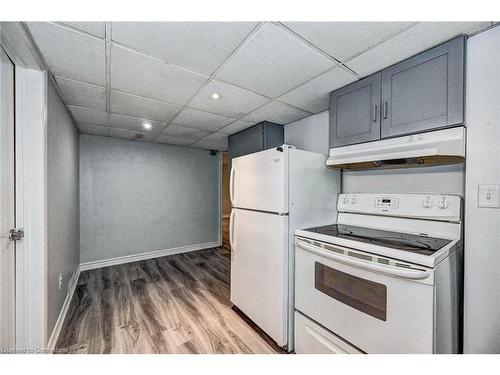 234 Erb Street E, Waterloo, ON - Indoor Photo Showing Kitchen