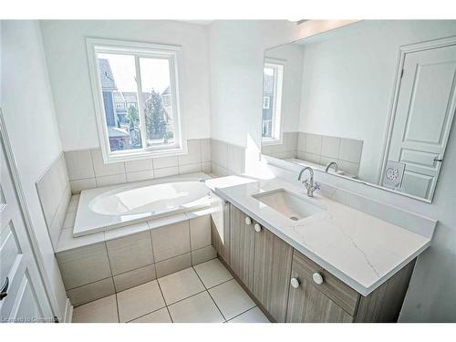 2366 Steeplechase Street, Oshawa, ON - Indoor Photo Showing Bathroom