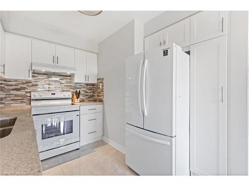 23-5230 Glen Erin Drive, Mississauga, ON - Indoor Photo Showing Kitchen With Double Sink