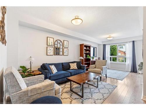 23-5230 Glen Erin Drive, Mississauga, ON - Indoor Photo Showing Living Room