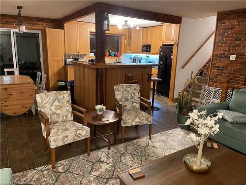 268 Manchester Road, Kitchener, ON - Indoor Photo Showing Living Room