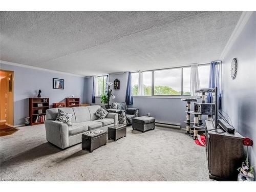 307-93 Westwood Road, Guelph, ON - Indoor Photo Showing Living Room