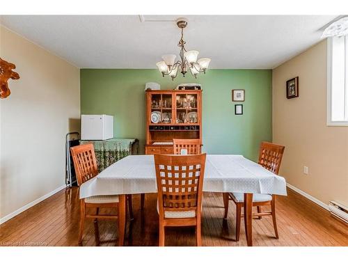 307-93 Westwood Road, Guelph, ON - Indoor Photo Showing Dining Room