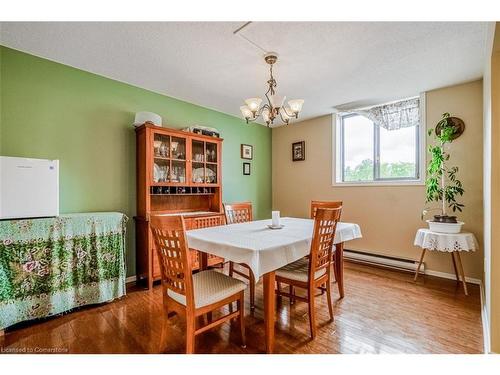 307-93 Westwood Road, Guelph, ON - Indoor Photo Showing Dining Room