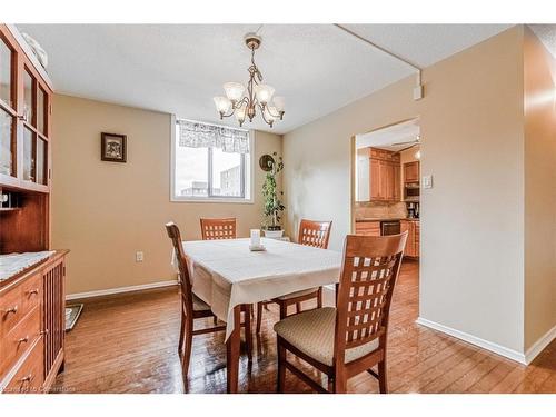 307-93 Westwood Road, Guelph, ON - Indoor Photo Showing Dining Room