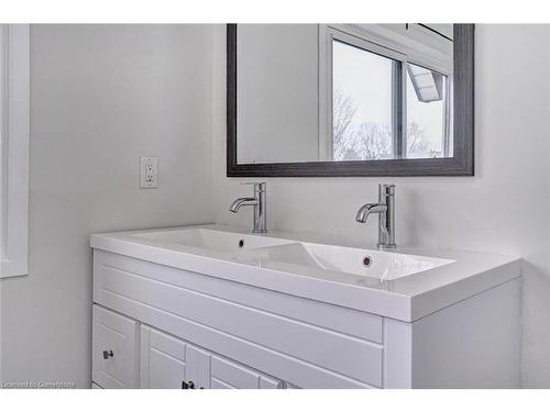 84 Heiman Street, Kitchener, ON - Indoor Photo Showing Bathroom