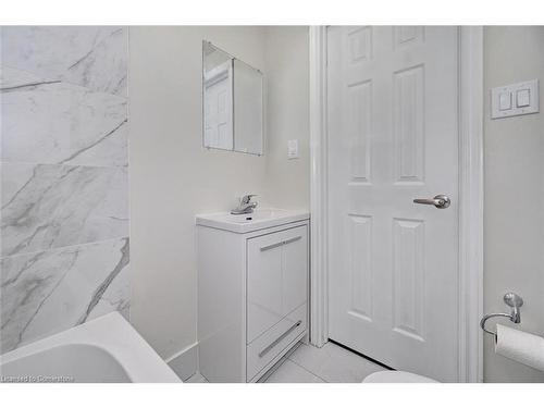 84 Heiman Street, Kitchener, ON - Indoor Photo Showing Bathroom