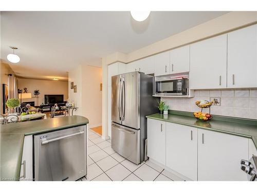 17 Marbleseed Crescent, Brampton, ON - Indoor Photo Showing Kitchen