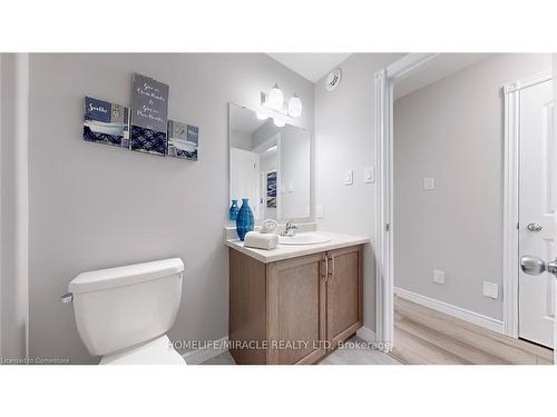 84 Keeler Court, Peterborough, ON - Indoor Photo Showing Bathroom