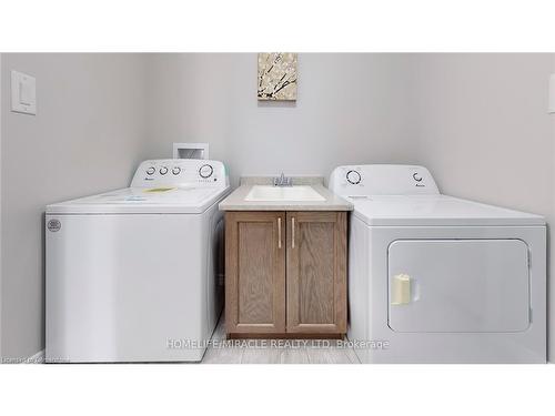 84 Keeler Court, Peterborough, ON - Indoor Photo Showing Laundry Room