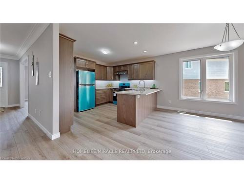 84 Keeler Court, Peterborough, ON - Indoor Photo Showing Kitchen