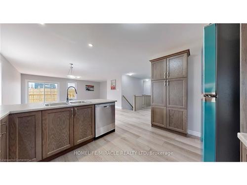 84 Keeler Court, Peterborough, ON - Indoor Photo Showing Kitchen