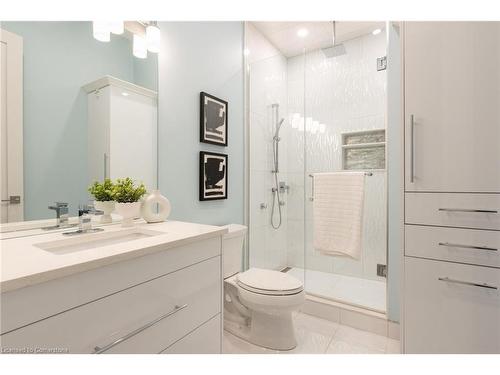 908 Bishop Place, Hamilton, ON - Indoor Photo Showing Bathroom